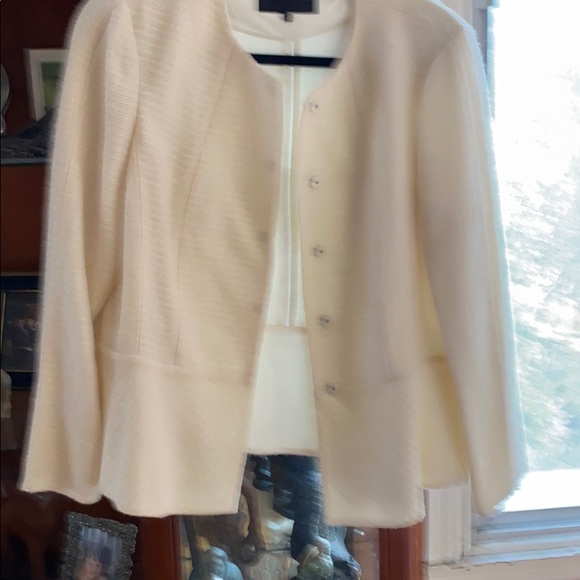 A suit jacket - Picture 1 of 3